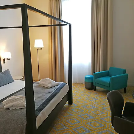 Hotel Der Valk 4*