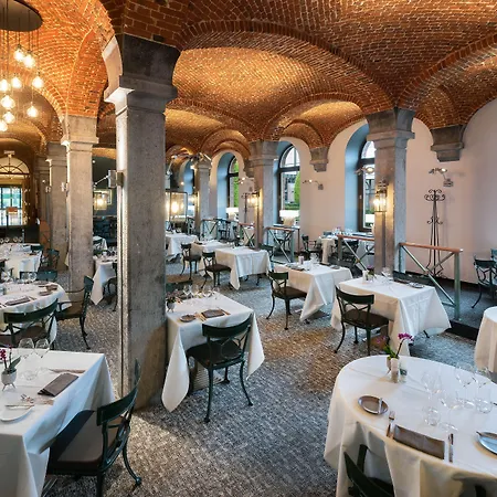 Der Valk Hotel 4*